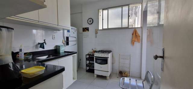 Apartamento na Pituba com 3 quartos sendo 1 suíte, 81m² à venda por R$ 320.000,00