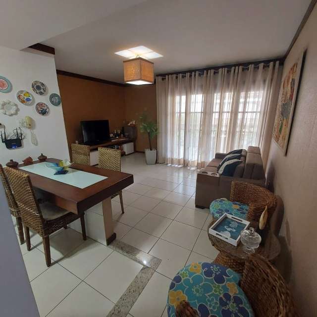 Casa em Praia do Forte com 2 suítes, 76m² à venda por R$ 1.420.000,00