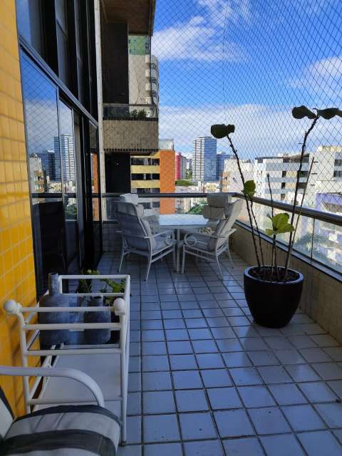 Apartamento na Pituba com 4 quartos sendo 4 suítes, 204m² à venda por R$ 1.300.000,00