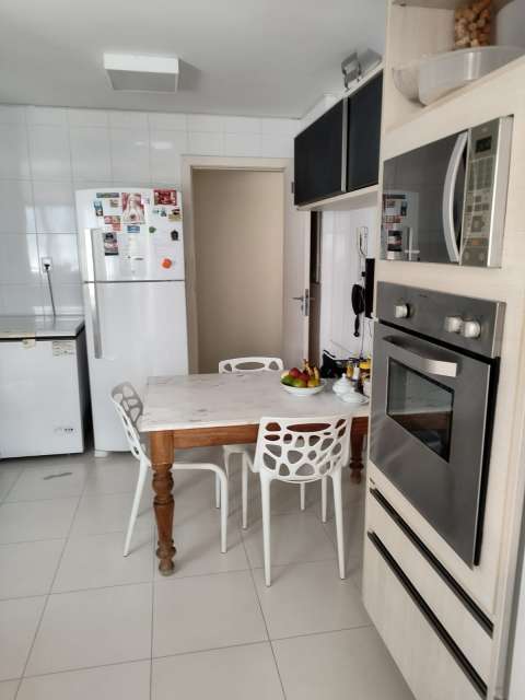 Apartamento na Pituba com 4 quartos sendo 4 suítes, 204m² à venda por R$ 1.300.000,00