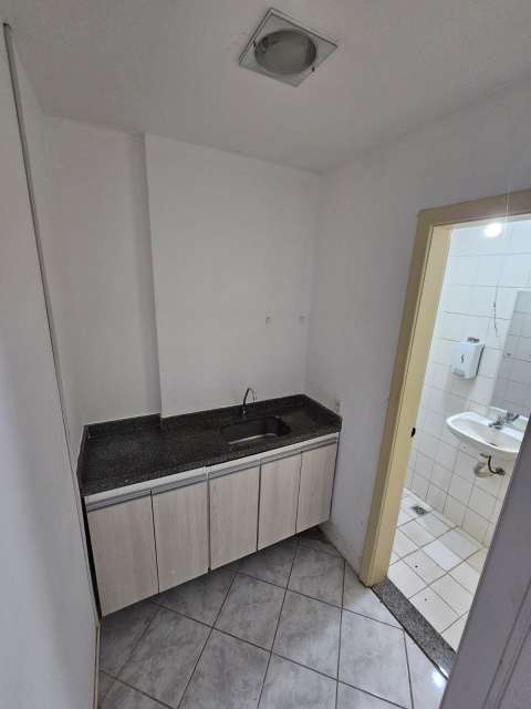 Sala no Caminho das Árvores com 29m² à venda por R$ 220.000,00