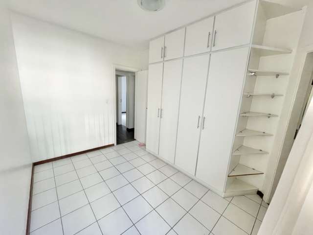 Apartamento no Caminho das Arvores com 4 quartos sendo 2 suítes, 132m² à venda por R$ 700.000,00