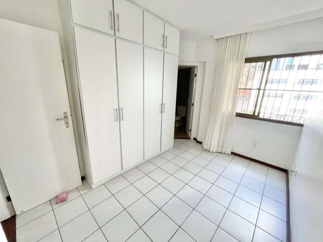 Apartamento no Caminho das Arvores com 4 quartos sendo 2 suítes, 132m² à venda por R$ 700.000,00