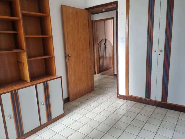 Apartamento na Barra de 3 quartos sendo 1 suíte, 180m² à venda por R$ 700.000,00