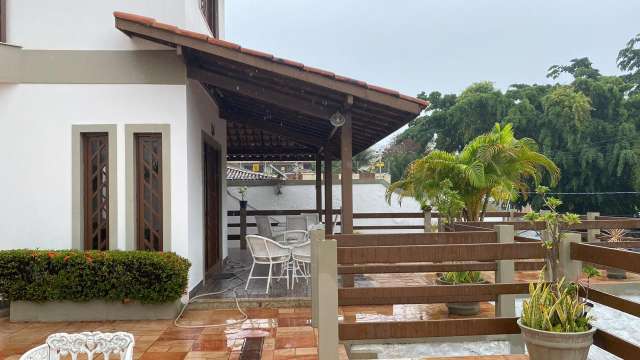 Casa no Itaigara com 4 quartos e 1 suíte, 412m² à venda por R$ 2.500.000,00