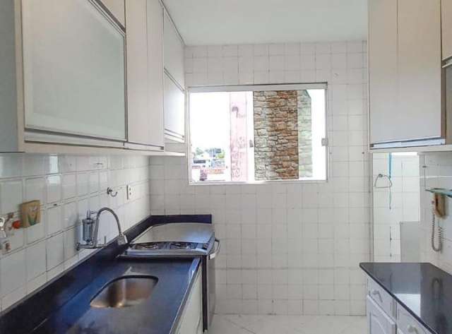 Apartamento no Costa Azul com 2 quartos e 1 suíte, 90m² à venda por R$ 420.000,00