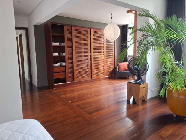 Apartamento na Barra com 3 quartos e 1 suíte, 240m² à venda por R$ 1.485.000,00