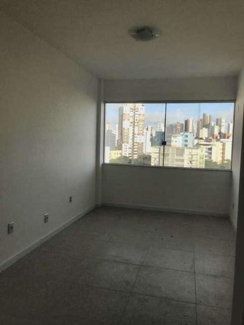 Apartamento na Barra com 3 quartos e 1 suíte, 132m² à venda por R$ 770.000,00