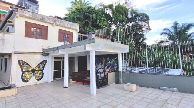 Casa na Federação com 6 quartos e 3 suítes, 234m² à venda por R$ 1.300.000,00