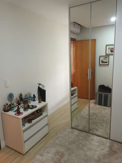 Apartamento em Buraquinho com 3 quartos e 1 suíte, 90m² à venda por R$ 760.000,00