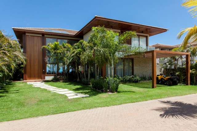 Casa em Praia do Forte com 6 suítes, 430m² à venda por R$ 25.000.000,00